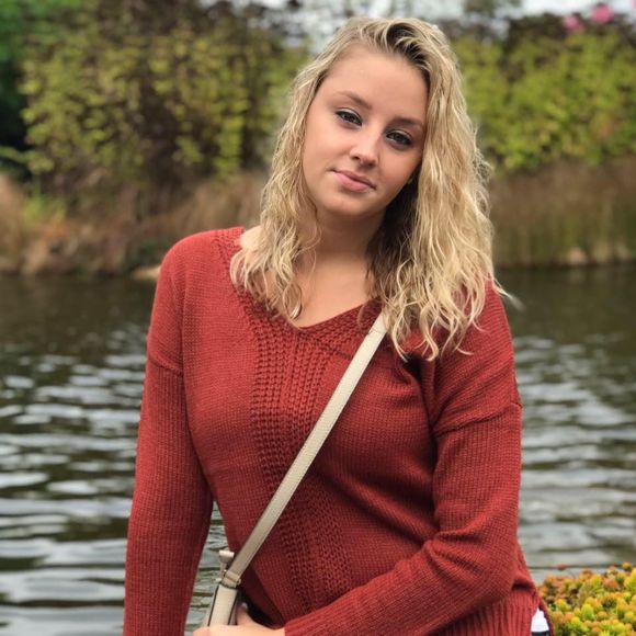 Meet your Posher, Amber - Picture 1 of 1